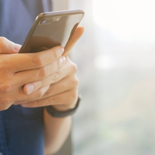 Telefoanele vândute în Rusia din septembrie vor avea instalată obligatoriu o aplicație de mesagerie controlată de guvern