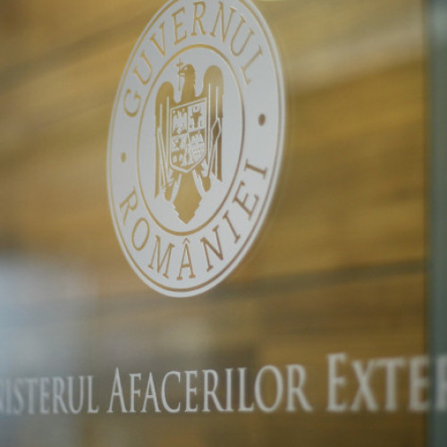 Ministerul Afacerilor Externe intenționează să reintroducă anumite taxe pentru serviciile consulare destinate românilor din diasporă, relatează digi24.ro. Potrivit proiectului, anumite servicii vor deveni cu plată, în timp ce altele vor rămâne gratuite. Acest proiect va fi publicat pe site-ul oficial pentru dezbatere și transparență decizională.