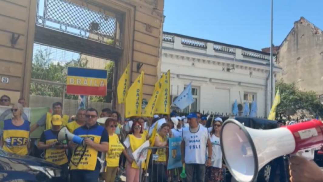 Professorii protestează în fața ministerului educației în plină pregătire pentru începutul anului școlar
