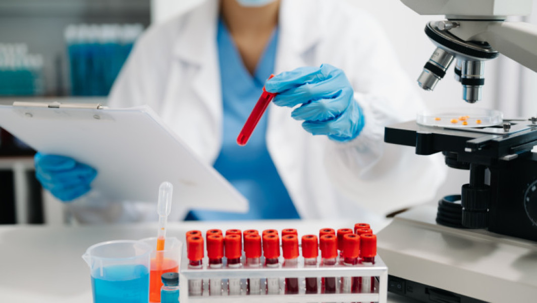 Test nou de sânge poate detecta precoce cancerul ovarian