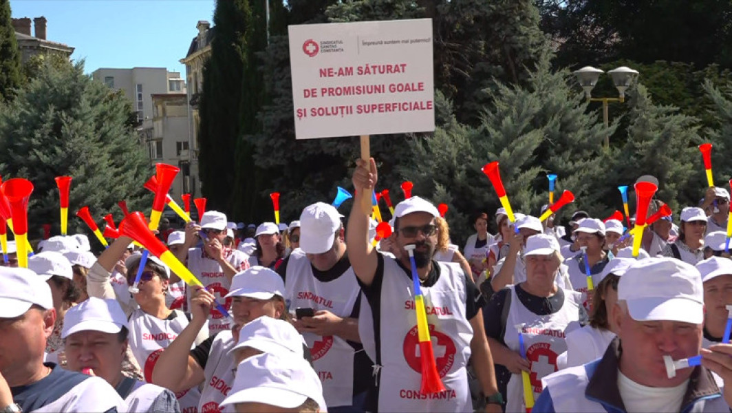 Protest masiv lângă Prefectura din Constanța pentru revendicări din domeniile sănătății, învățământului și portuar