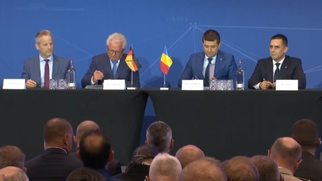 românia va construi o fabrică de pulberi pentru muniție în parteneriat cu Rheinmetall, cel mai mare producător european de armament, anunță Ministerul Educației, Digitalizării, Antreprenoriatului și Turismului (MEDAT). Investiția, în valoare de 535 de milioane de euro, va începe în 2026 și va dura trei ani, urmând să creeze peste 700 de locuri de muncă directe în zona orașului Victoria, județul Brașov.