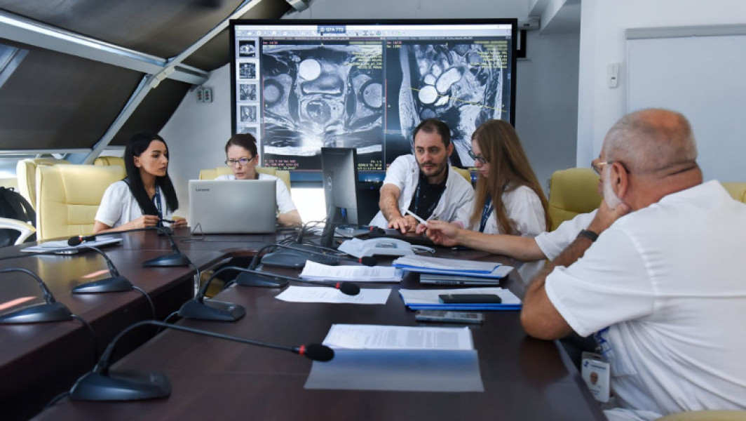 tratament multidisciplinar pentru pacient cu cancer colorectal și alte afecțiuni grave la sanador