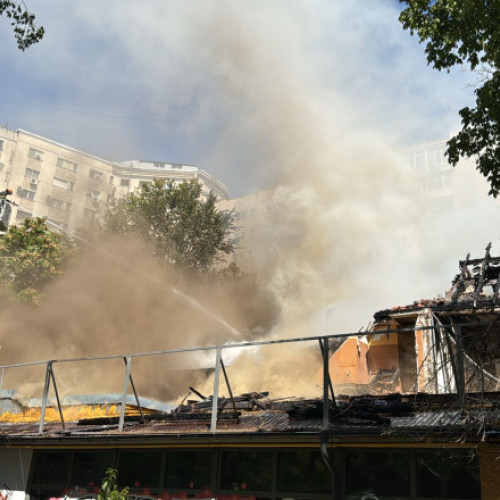 Incendiu la fostul restaurant Marul de Aur din București
