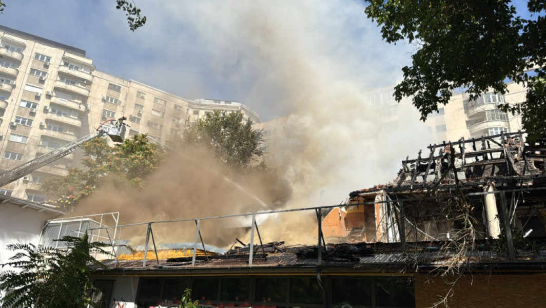 Incendiu la fostul restaurant Marul de Aur din București