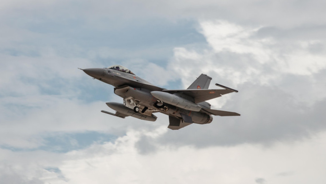 Trei aeronave F-16 achiziționate din Norvegia au ajuns în România