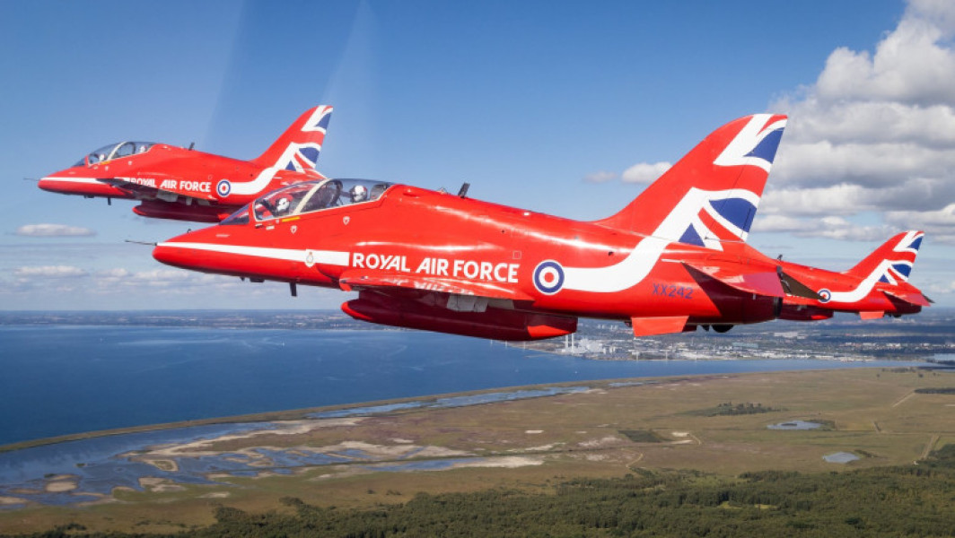 Anulare a spectacolelor echipei acrobatice Red Arrows în Polonia și România după accident fatal al unui F-16 polonez