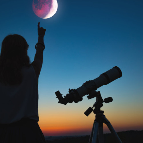 Eclipsă totală de lună vizibilă în România pe 7 septembrie 2025, cu lună sângerie