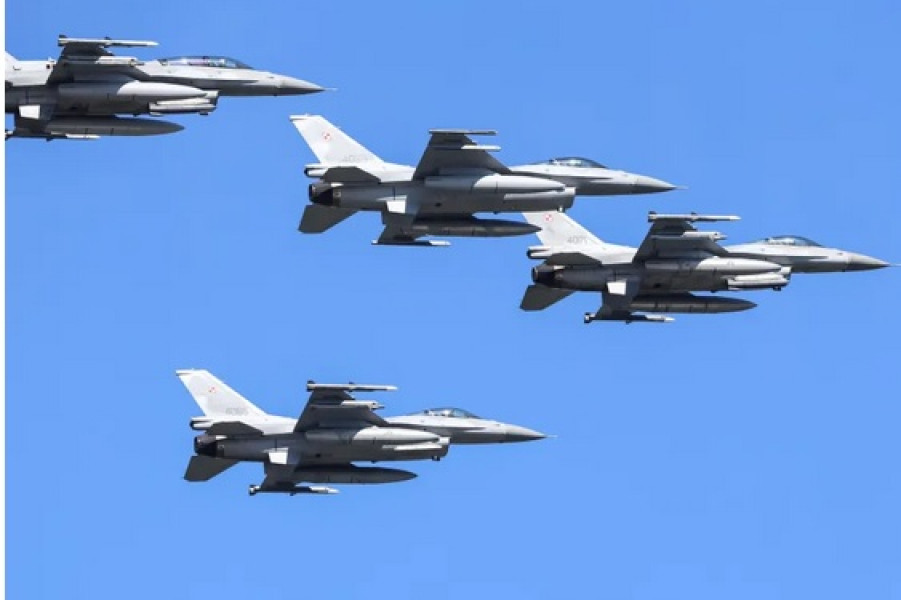 Polonia solicită activarea articolului 4 din NATO după intruziuni aeriene