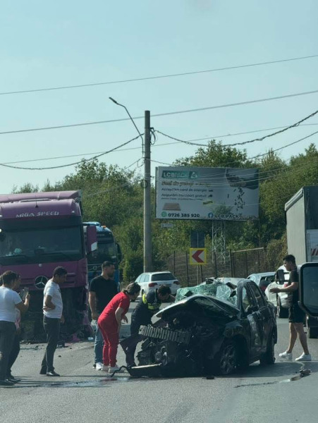 Accident grav în Baia Mare între autoturism și camion de mare tonaj