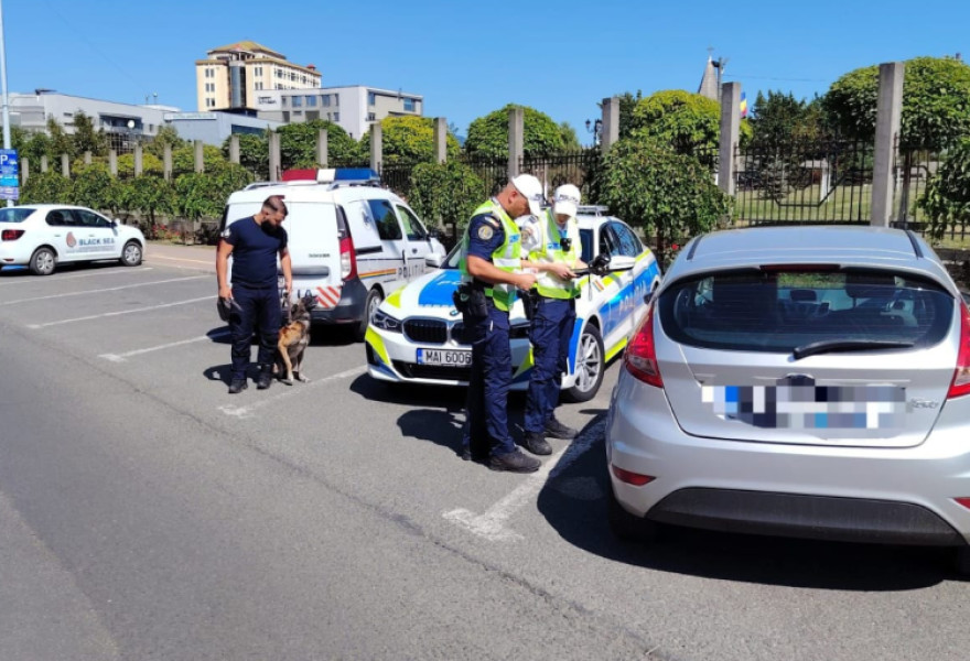 Șofer cu permis suspendat, depistat cu plăci ale unui alt vehicul