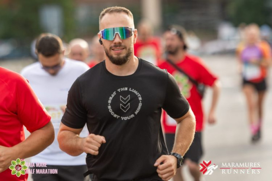 Plt. Stark Christian de la Jandarmeria Maramureș câștigă semimaratonul Baia Mare Half Marathon 2025