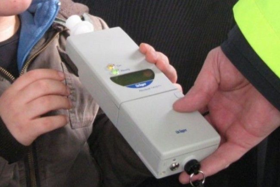 Bărbat prins conducând în Baia Mare cu o alcoolemie de 0,94 mg/l în aerul expirat