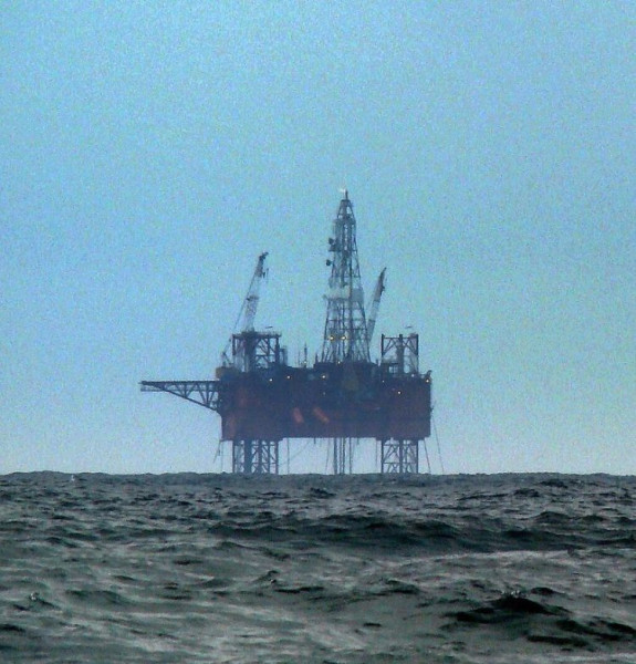 Doi piloti ruși au încălcat zona de securitate a platformei Petrobaltic în Marea Baltică