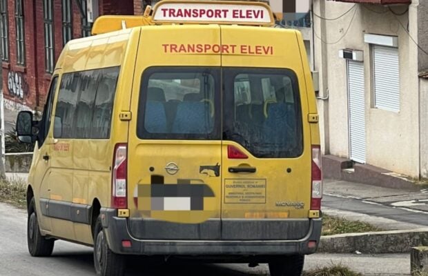 Microbuz școlar din Șieu, executat silit din cauza datoriilor primăriei