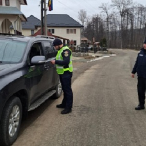 Șofer prins conducând cu 105 km/h fără permis pe D.N. 1C