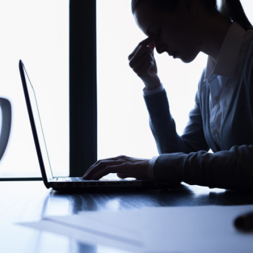 Tot mai mulți tineri se confruntă cu burnout și caută ajutor psihiatric