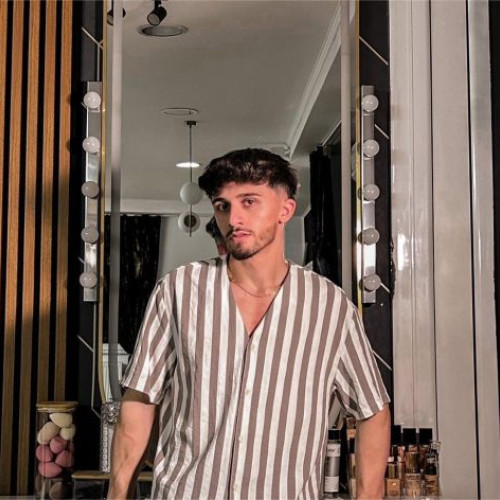 Remus Florin, make-up artist rom, își urmează cu curaj pasiunea la Baia Mare