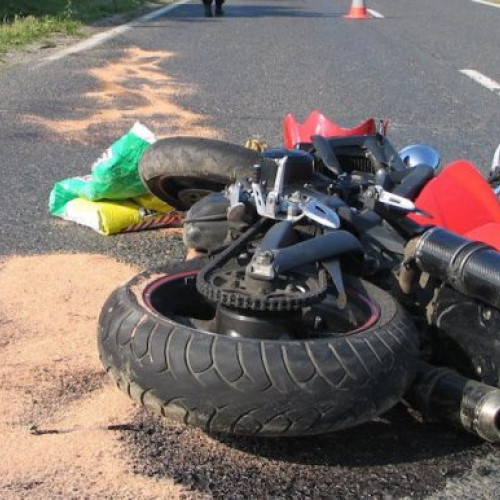 Trafic îngreunat pe DN79, după un accident între o motocicletă și un autoturism