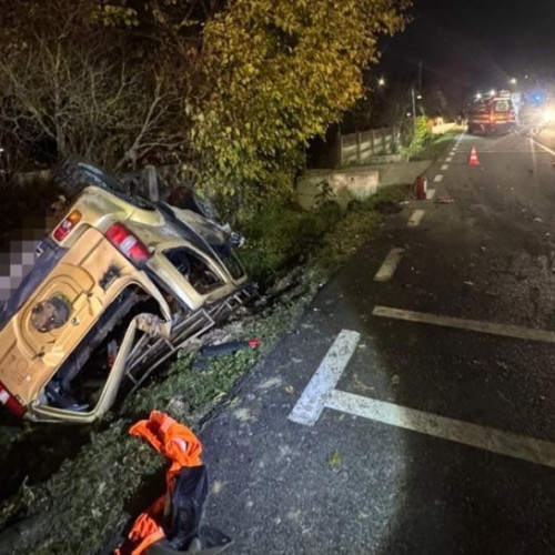 Un bărbat a murit după ce mașina în care se afla s-a răsturnat la Făurești