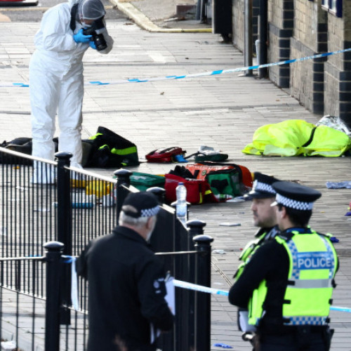 Un atac cu cuțitul într-un tren din Anglia nu este considerat act terorist