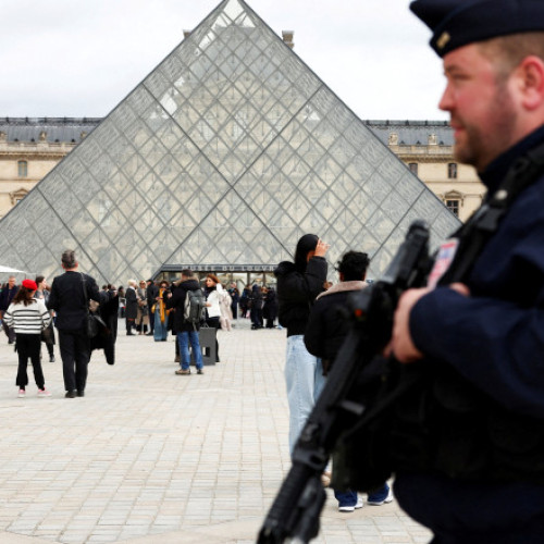 Jaful de la Luvru a fost comis de infractori amatori, nu de profesioniști